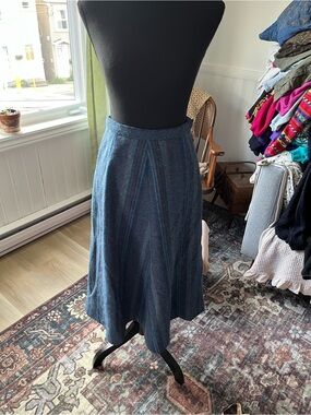 Vintage 100% Wool Midi Skirt - Size 26”W Small